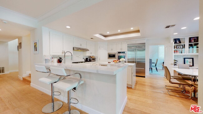 Building Photo - 4950 Densmore Ave