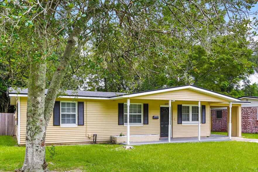 Building Photo - 6227 Pine Summit Dr