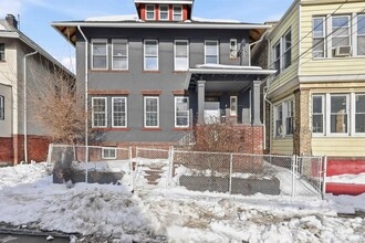 Building Photo - 40 Bayview Ave