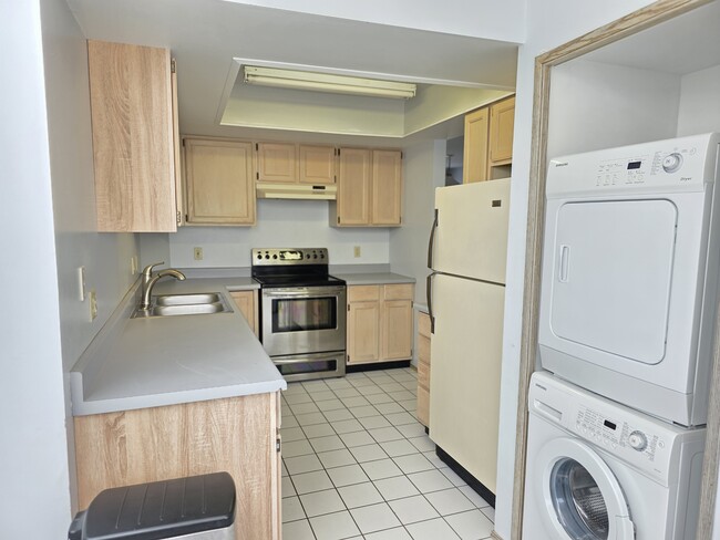 Building Photo - 1728 Edwards Dr