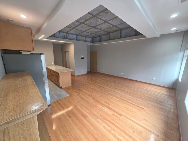 Building Photo - 3114 N Lincoln Ave