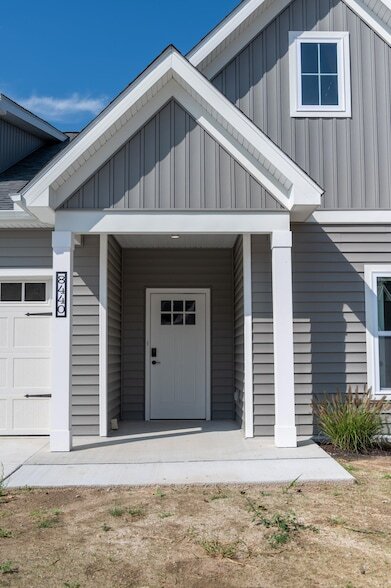 Building Photo - 8456 Oak Shade Ct