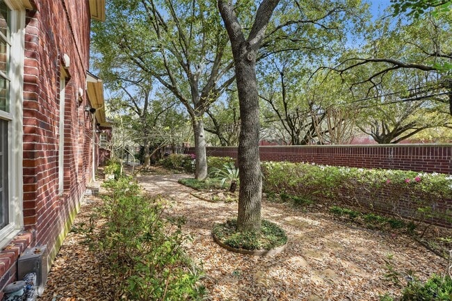 Building Photo - 3210 Maroneal St