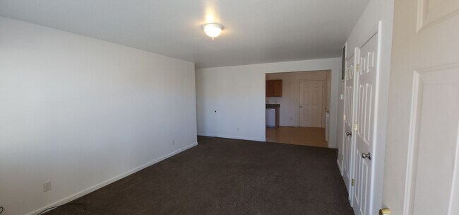 Building Photo - 1240 W Newlands Dr