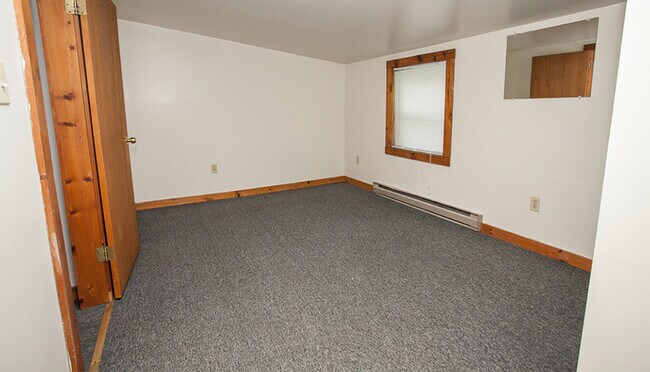 Building Photo - 547 Layman Ave