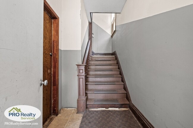 Building Photo - 3328 5th Ave S