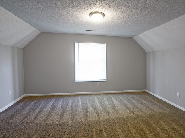 Building Photo - Newly renovated 4 bed, 2 bath home near Germantown with easy access to 385.