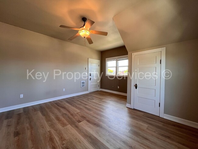 Building Photo - Charming One-Bedroom in Downtown Woodland