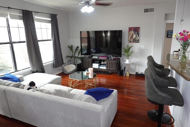 Primary Photo - 7342 Oak Manor Dr