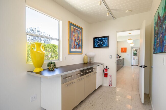 Building Photo - Luxury Mid Century Oasis in Palm Springs (Monthly Only - No Long Term)