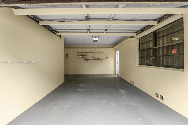 Building Photo - 9130 SW 101st Ave