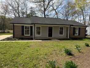 Building Photo - 4811 Chaucer Dr