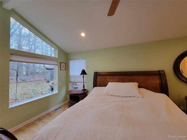 Building Photo - 18311 Norwich Rd