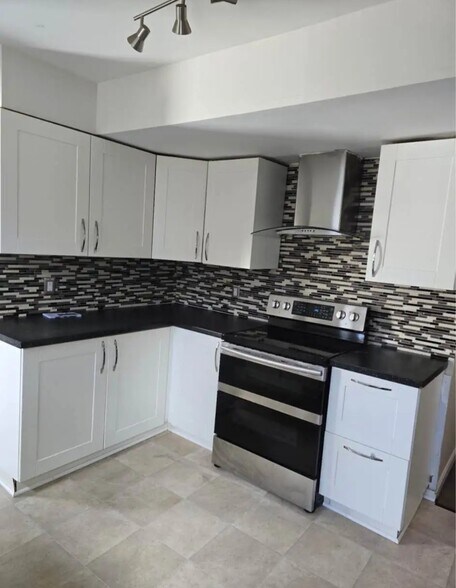 Building Photo - 300 Red Oak Dr