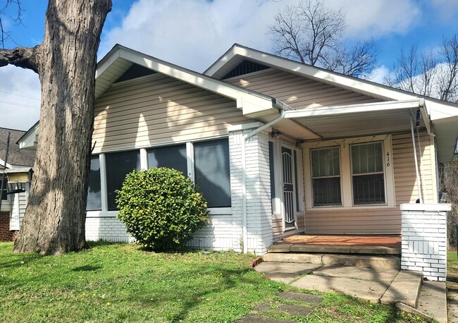 Building Photo - 416 10th Ave S