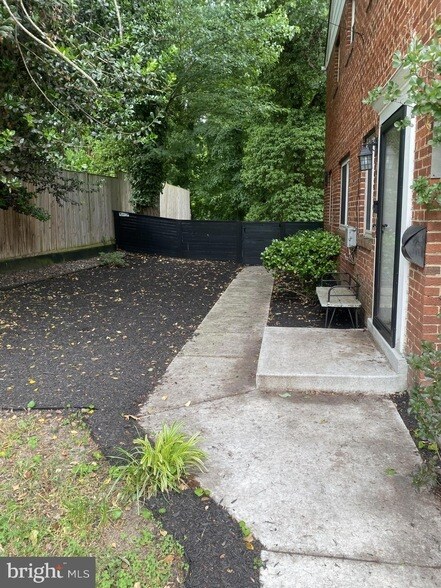 Building Photo - 2217 Gaylord Dr