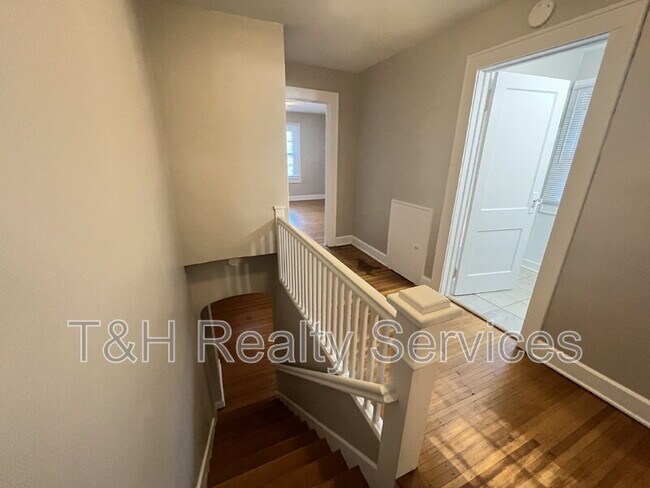 Building Photo - 5542 N College Ave