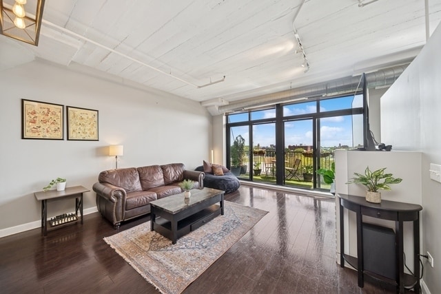 Building Photo - 1524 S Sangamon St