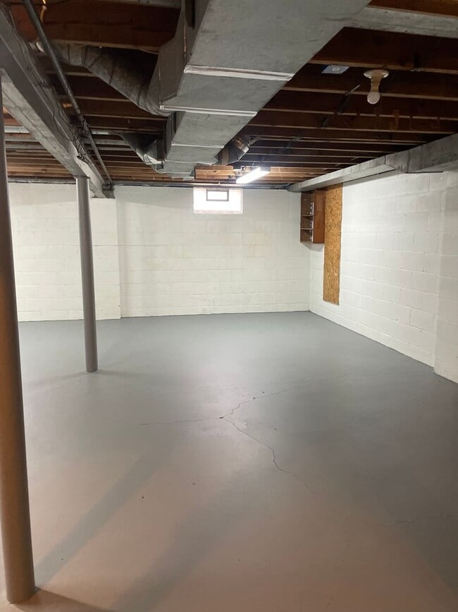 Building Photo - 8986 King Graves Rd NE