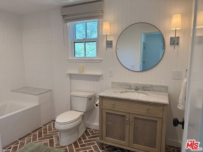 Building Photo - 2310 Laguna Cir Dr