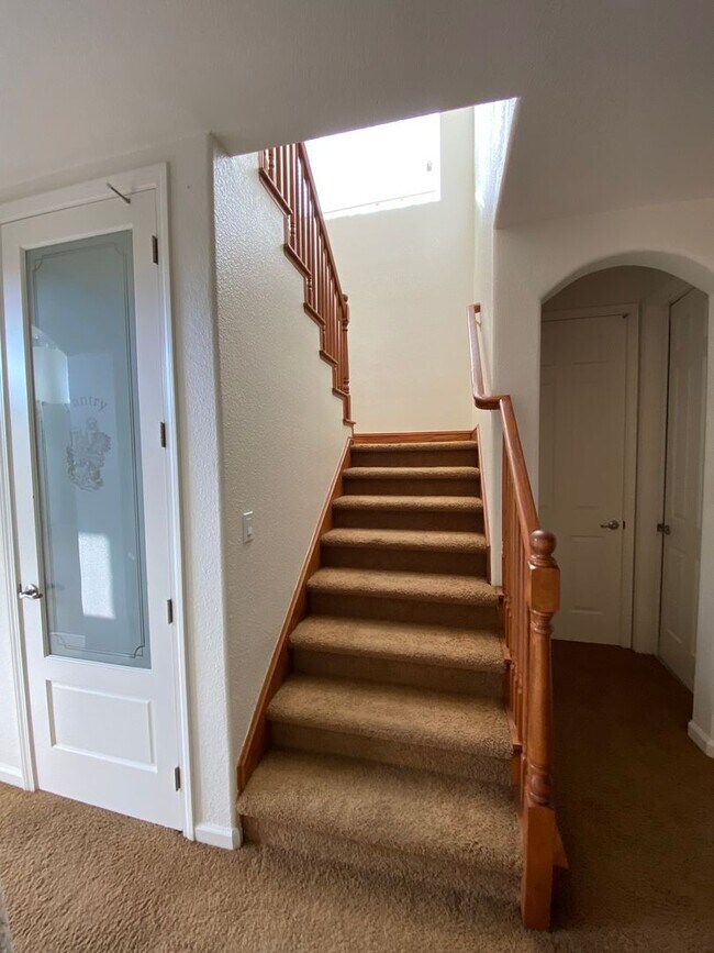 Building Photo - Elegant 2 story home in NW Visalia Coming ...