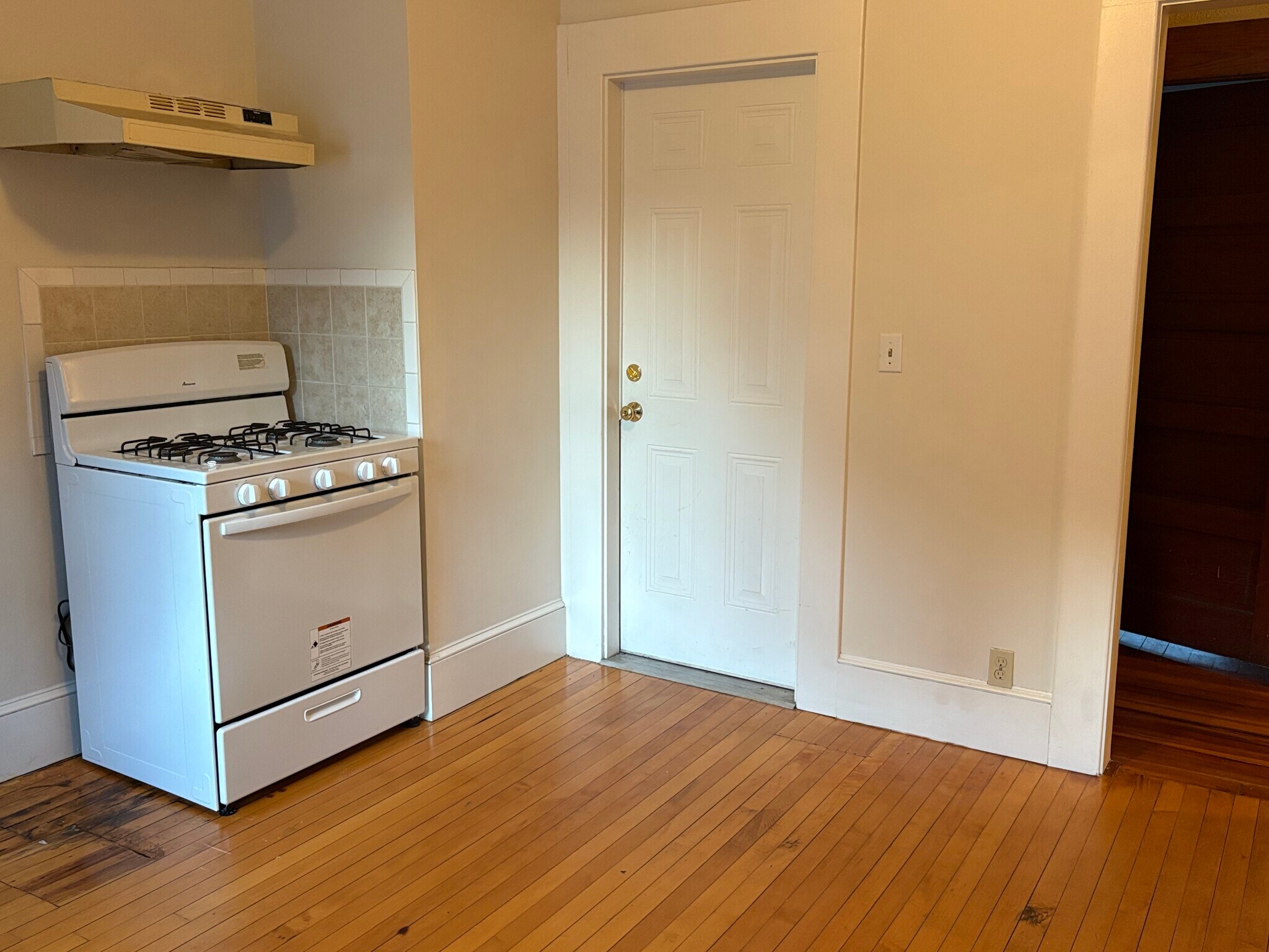 Building Photo - 86 Pleasant St