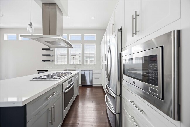 Building Photo - 708 Schwartz St