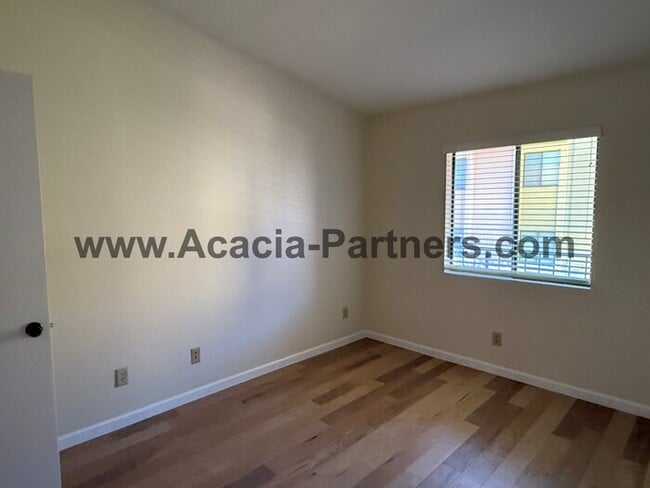 Building Photo - Two Bedroom on East Side