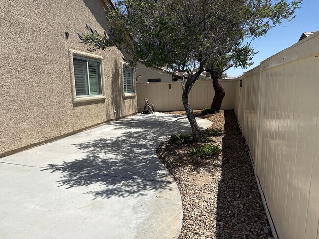 Building Photo - 3bd/bath Single Family Home!