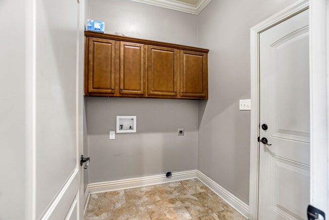 Building Photo - 110 Vienne Pl