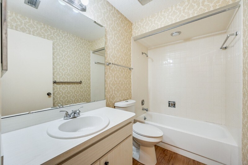 Building Photo - 1624 Whitehead Dr