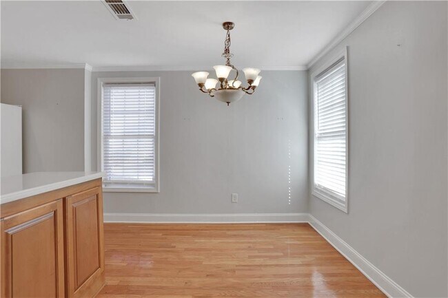 Building Photo - 127 Tara Blvd