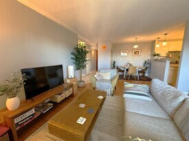 Building Photo - 47 Mystic St