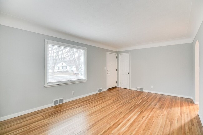 Building Photo - Stunningly Renovated 5-Bed Arden Hills Home.