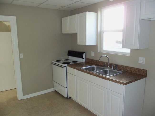 Building Photo - 1702 N Jefferson Dr