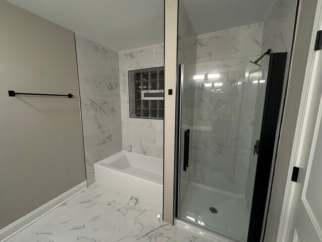 Building Photo - 7254 S Bennett Ave