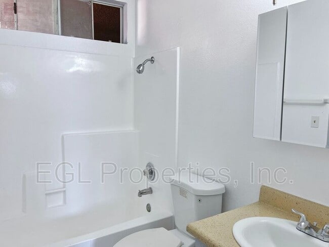 Building Photo - 1507 N Durant St