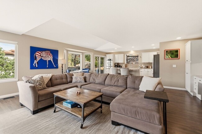 Building Photo - Stunning Fully Furnished Home in Roxborough Park!