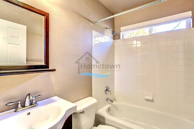 Building Photo - 2656-Square Foot Home with 4 Beds and 3 Ba...
