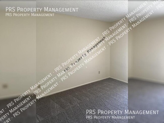 Building Photo - 10610 S 48th St