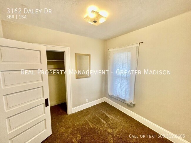 Building Photo - 3162 Daley Dr