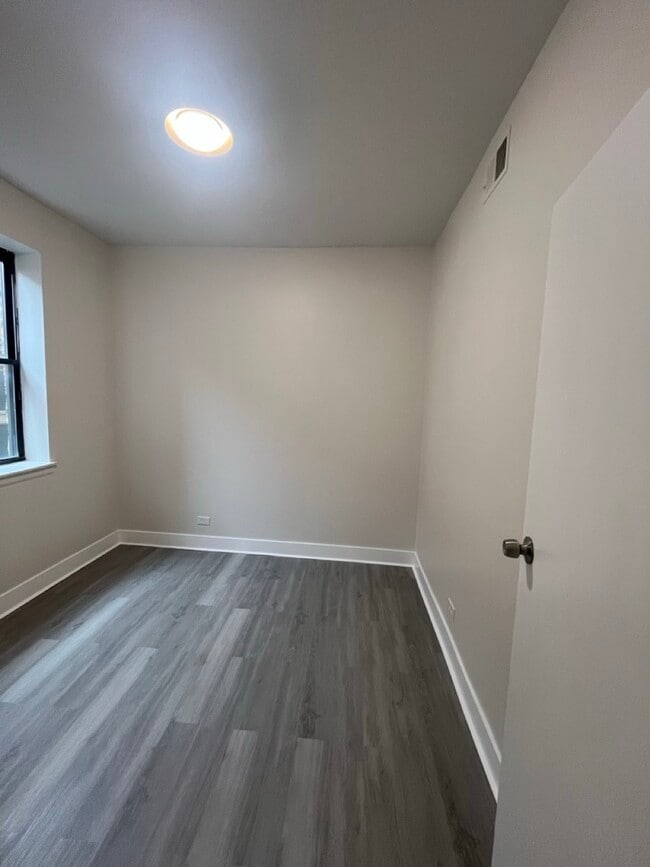 Building Photo - 2258 S Sacramento Ave