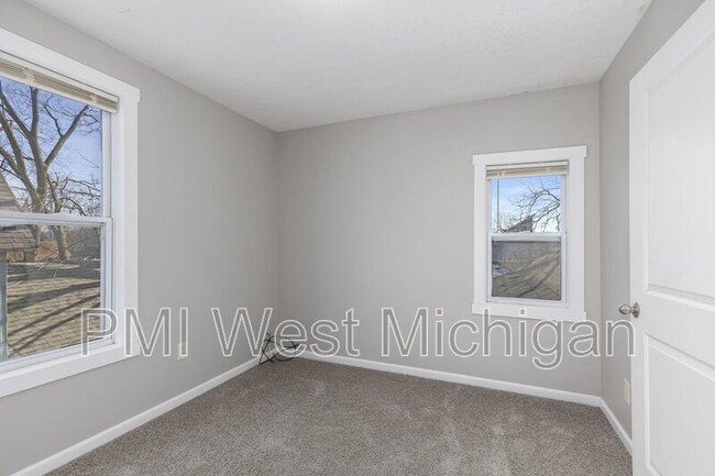 Building Photo - 1038 3rd St NW