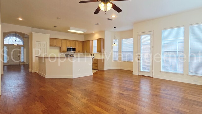 Building Photo - 1304 Hillcrest Dr