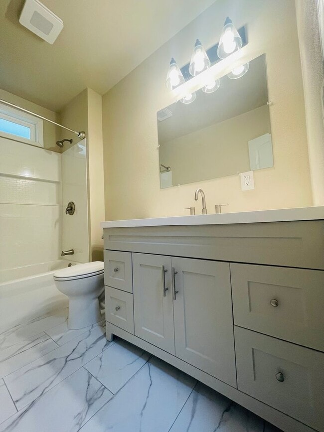 Building Photo - Peaceful 3-bedroom, 2-bathroom single story home nestled amongst the Orange Groves of Fillmore