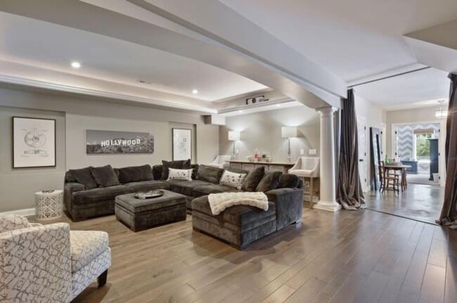 Building Photo - Luxury Living in Minnetonka – 6BR Home in Prime  Location