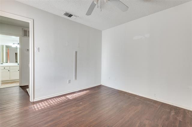 Building Photo - 1410 Meadowood Village Dr