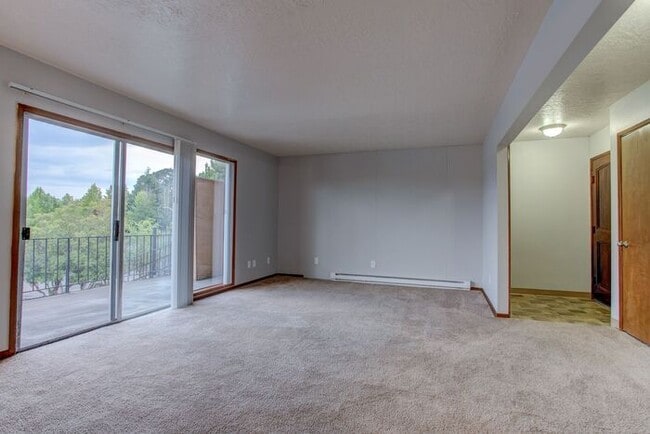 Building Photo - Spacious 2 bedroom apartment at French Cha...