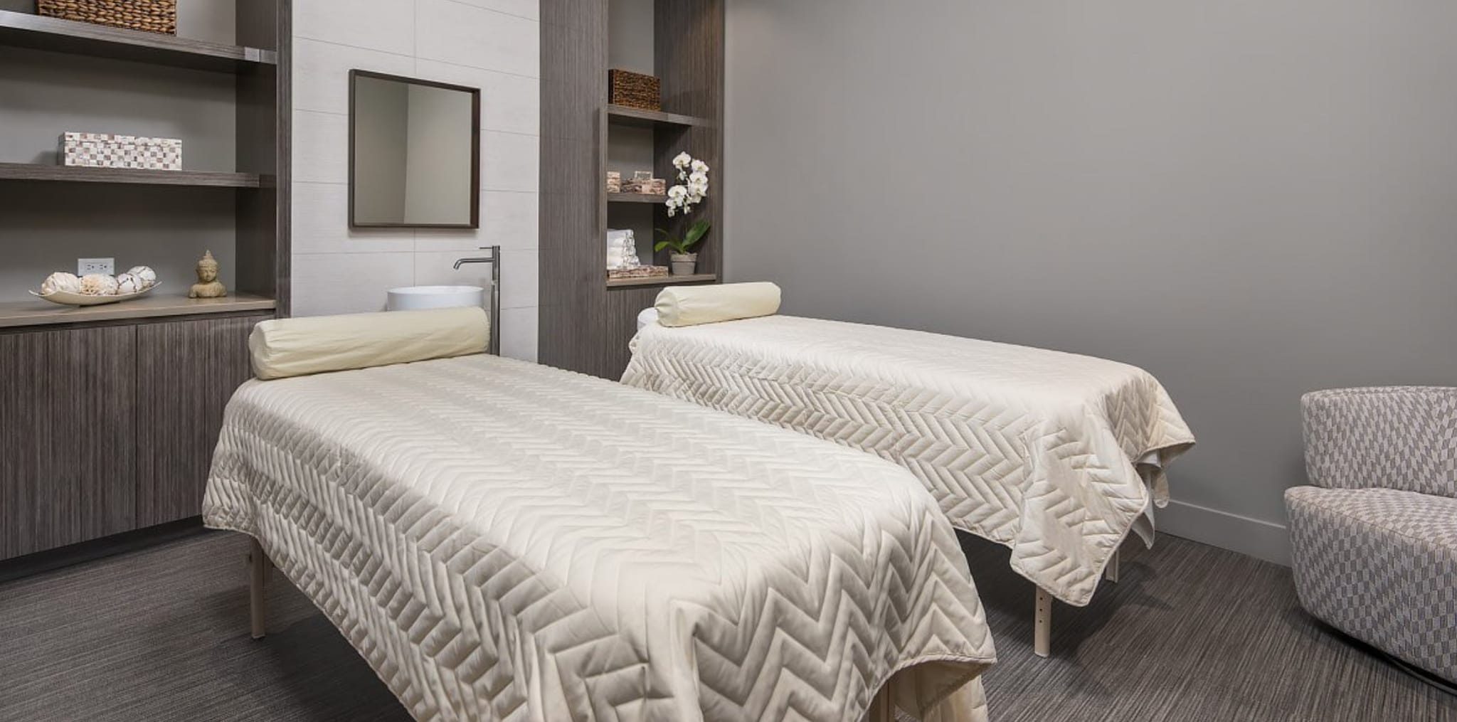 Building Photo - 1212 N La Salle Dr