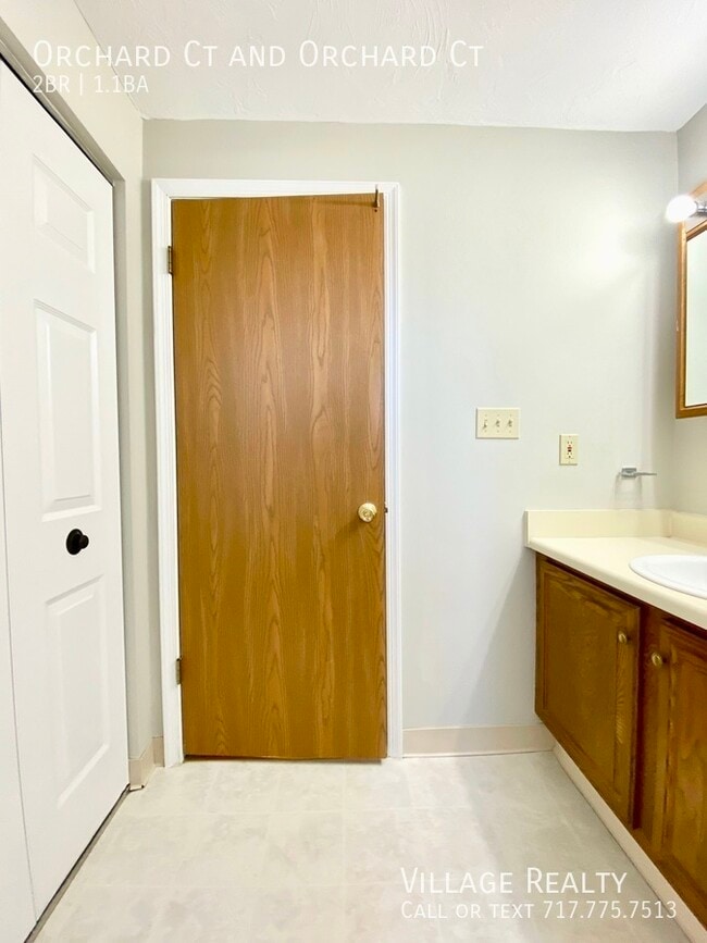 Building Photo - 402 Orchard Ct